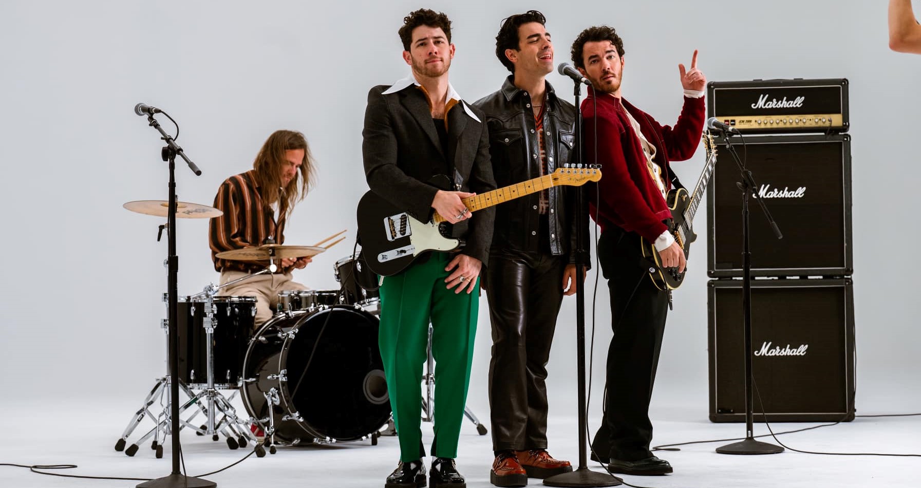 Illustration pour l'article "Jonas Brothers en concert "FIVE ALBUMS. ONE NIGHT." à l'Accor Arena à Paris et à la LDLC Arena de Lyon durant le printemps 2024 !"